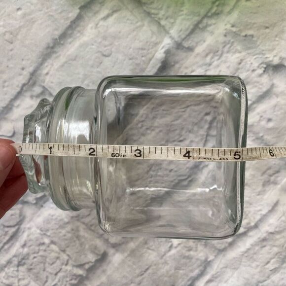 Vintage 2 glass jars one clear and one green W/lids - Picture 13 of 15